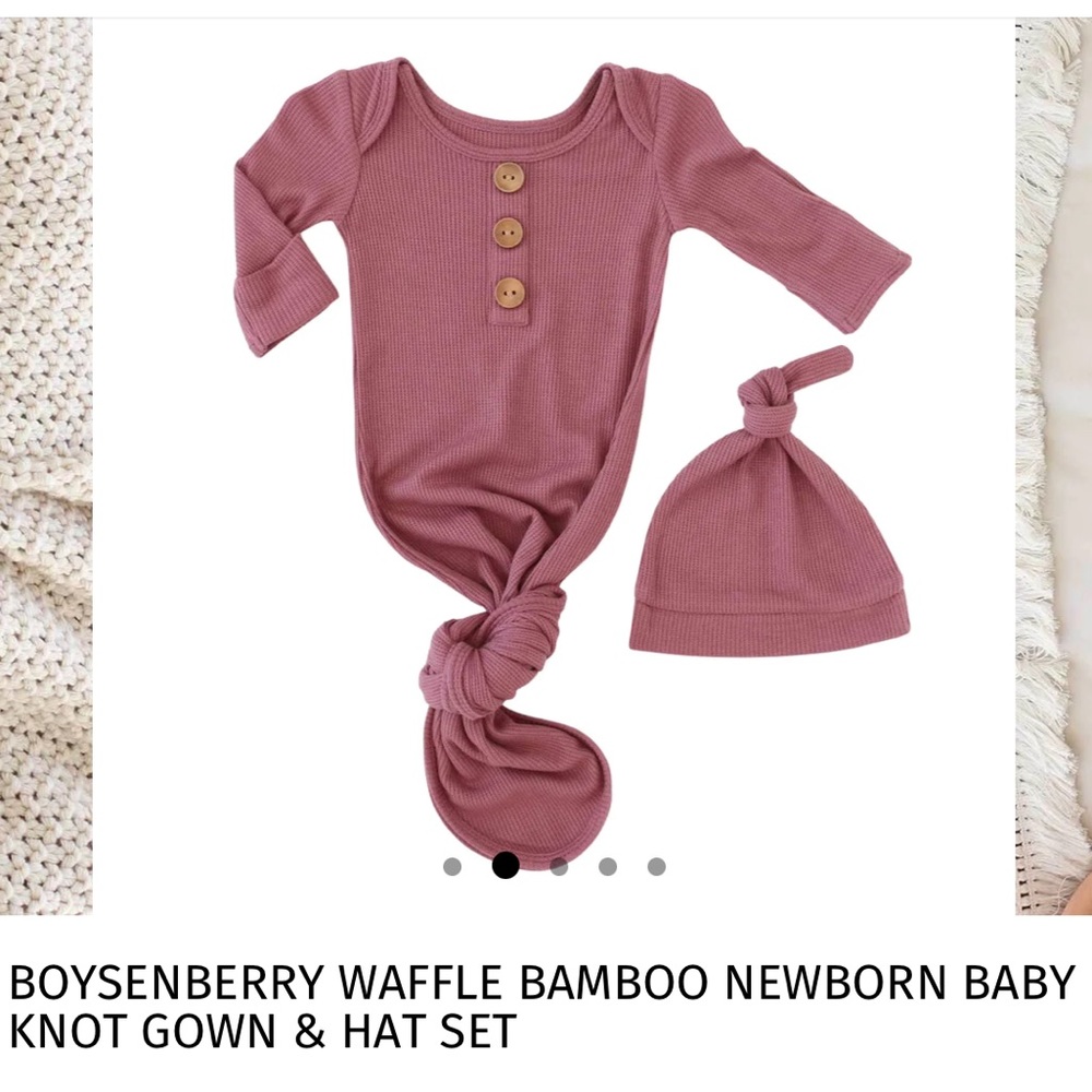 BOYSENBERRY WAFFLE BAMBOO NEWBORN BABY KNOT GOWN & HAT SET